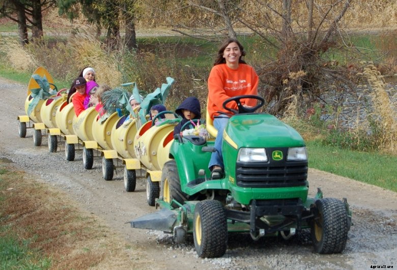 Agritourism-Ohio-Lawnmower-Train